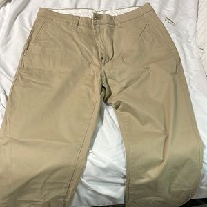 Khakis never been worn in perfect condition